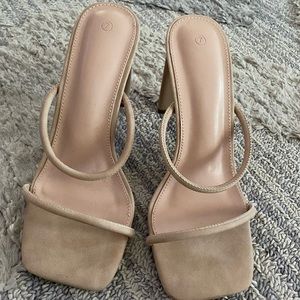 Tan heels NWOT